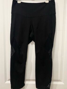Old Navy Active Black Capri Leggings with Mesh Details